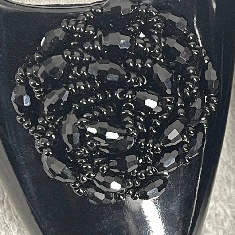 PUMP KITTEN HEELS Black W/Black‎ Carnation Medallions Torta Caliente Women's 8M